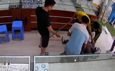 Bắt nghi phạm cướp tiệm vàng ở Phú Thọ