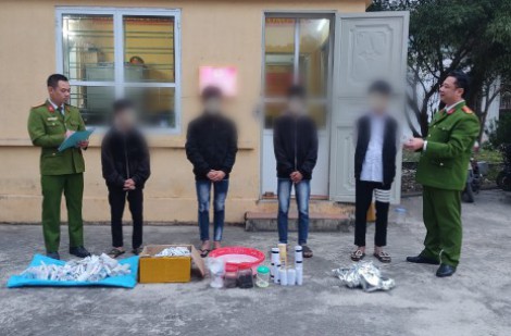 Bắt quả tang 4 học sinh lớp 9 góp tiền mua nguyên liệu chế tạo pháo nổ