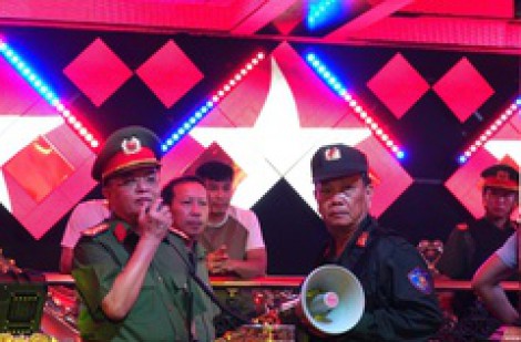 Bình Thuận: 200 cảnh sát đột kích quán bar Paris Night, tạm giữ 42 người