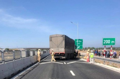 Bình Thuận: Truy bắt tài xế chống lại CSGT, chặn xe ngang cao tốc Vĩnh Hảo - Phan Thiết
