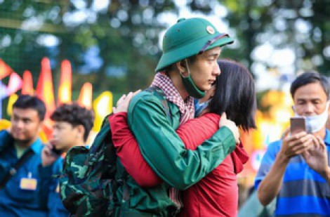Bố mẹ già yếu phải chăm sóc, có được tạm hoãn nghĩa vụ quân sự?