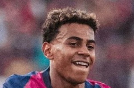 Bỏ rơi Lamine Yamal, HLV Hansi Flick thừa nhận sự thật cay đắng của Barcelona