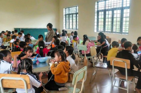 Bữa cơm trưa miễn phí ở lưng chừng núi