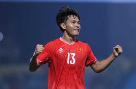 Bùi Vĩ Hào tạo bão với khả năng kiếm… phạt đền ở đội tuyển Việt Nam