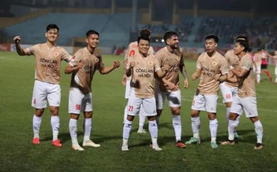 CLB Công an Hà Nội giành chiến thắng trong trận ra mắt HLV Kiatisuk