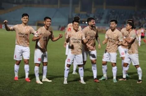 CLB Công an Hà Nội giành chiến thắng trong trận ra mắt HLV Kiatisuk