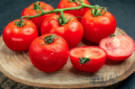 Cà chua rất tốt nhưng nấu chín hay uống nước ép tốt hơn?