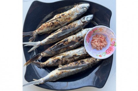 Cá chuồn nướng mọi
