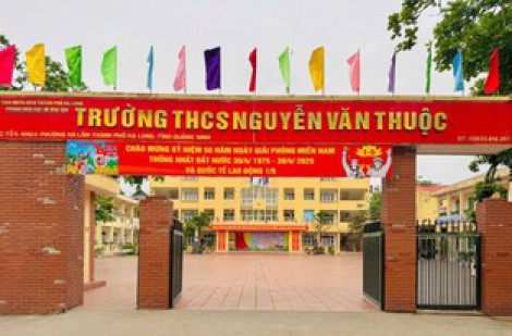 Cách chức hiệu trưởng sửa điểm cho con cán bộ phường