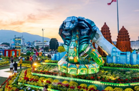 Cận cảnh linh vật 'bé Na' công nghệ ở Bình Định
