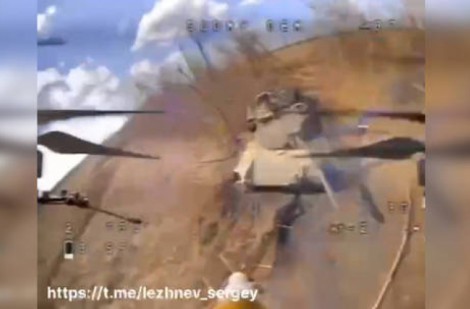 Cận cảnh xe tăng Abrams ở Ukraine bị Nga phá hủy từ góc nhìn của UAV