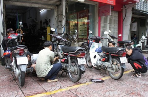 Cảnh giác với chiêu trò tại tiệm sửa xe máy cuối năm