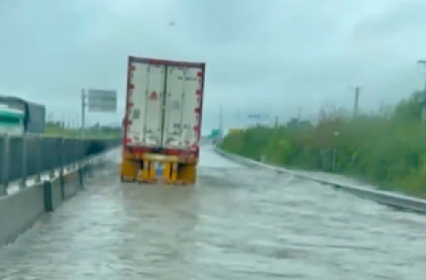 Cao tốc Vĩnh Hảo - Phan Thiết ngập nước, cảnh báo nguy cơ mất an toàn