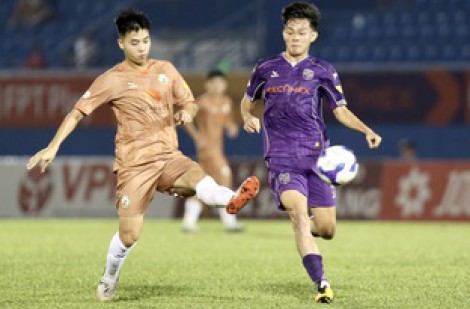 Cầu thủ trẻ Việt Nam không thiếu, chỉ chờ ông Kim Sang-sik trổ tài