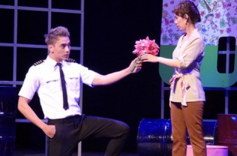 Cây hài sân khấu: Thu Trang - Chị 13 quậy tưng khán phòng