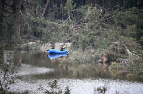 Chạy đua khắc phục lũ quét ở Texas