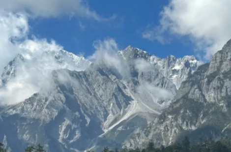 Chiêm ngưỡng vẻ đẹp đến nao lòng của núi tuyết Ngọc Long, Trung Quốc