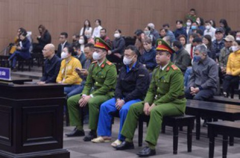 Chủ chung cư mini và 7 cựu cán bộ hầu tòa vụ cháy 56 người chết