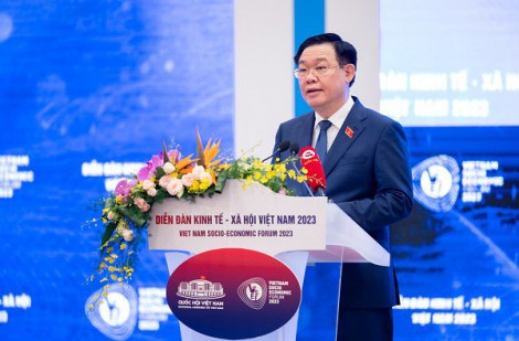 Chủ tịch Quốc hội: Kinh tế Việt Nam là điểm sáng trong bức tranh xám màu kinh tế toàn cầu
