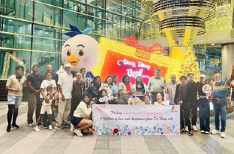 Cô dâu, chú rể Malaysia chọn Đà Nẵng tổ chức du lịch cưới