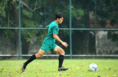 Công Phượng kiến tạo và ghi bàn đầu tiên cho CLB Bình Phước, chiến thắng đáng quý