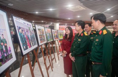 Công viên APEC Đà Nẵng triển lãm ảnh về Quân đội nhân dân Việt Nam