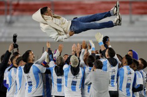 Di Maria bật khóc trước thông điệp cảm động của Messi, đội tuyển Argentina thắng đậm Chile