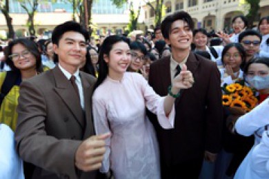 Diễn viên 'Mưa đỏ', á hậu cùng học sinh trường chuyên chống lừa đảo trực tuyến