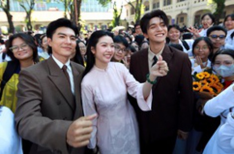 Diễn viên 'Mưa đỏ', á hậu cùng học sinh trường chuyên chống lừa đảo trực tuyến