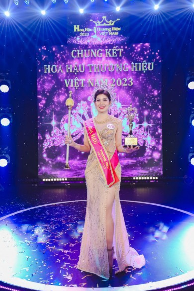 Doanh nhân Lê Thị Liệu đăng quang Hoa hậu Thương hiệu Việt Nam 2023