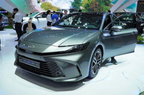Doanh số sedan hạng D lại lao dốc, Toyota Camry bán chưa tới 80 xe