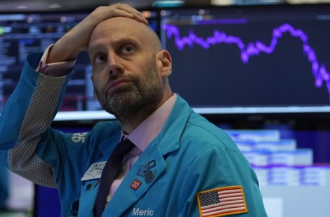 Dow Jones mất hơn 400 điểm sau 
