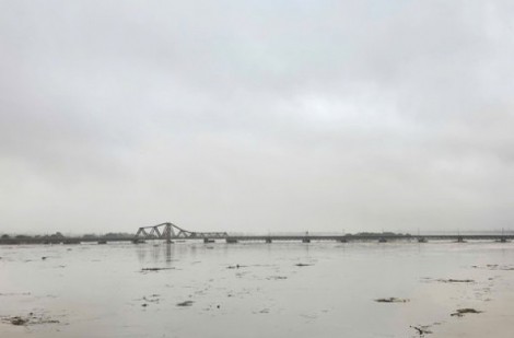 Dừng phương tiện lưu thông qua một số cầu do ảnh hưởng của lũ lụt