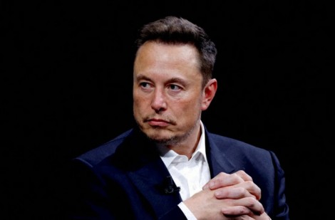 Elon Musk: AI sẽ thông minh hơn con người thông minh nhất vào năm sau
