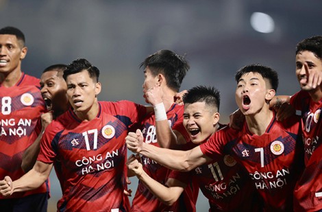 Ghi 3 bàn chỉ vỏn vẹn trong 10 phút, CLB CAHN đè bẹp nhà vô địch Singapore