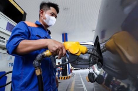 Giá xăng dầu hôm nay 29.10.2025: Xăng trong nước tăng 750 đồng/lít?