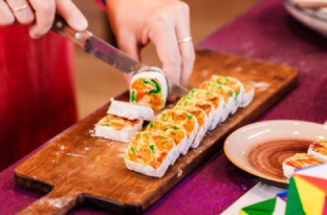 Giữ hương tết xưa: Lạ lẫm bánh bó mứt