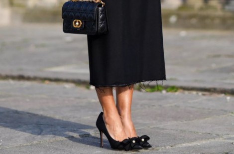 Gợi ý 9 kiểu giày mang cùng váy đen 