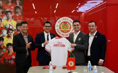 HLV Kiatisuk ra mắt CLB Công an Hà Nội