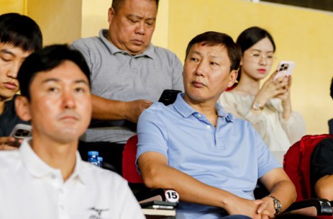 HLV Kim Sang-sik tìm 'quân bài tẩy' cho U.23 Việt Nam ở SEA Games 33