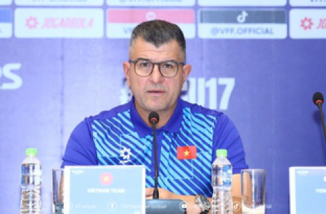 HLV Roland: 'Đối thủ Kyrgyzstan không để U.17 Việt Nam chơi bóng'