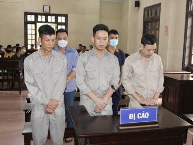 Hải Dương: Nhóm bị cáo là cựu công an, bác sĩ lãnh án tù vì đánh bạc