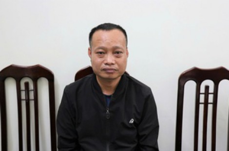 Hai anh em hành hung tài xế ở phà Nam Định bị tạm giữ về hành vi gì?