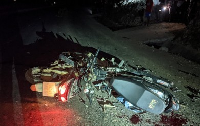 Hai xe máy tông trực diện trong đêm, 2 người tử vong