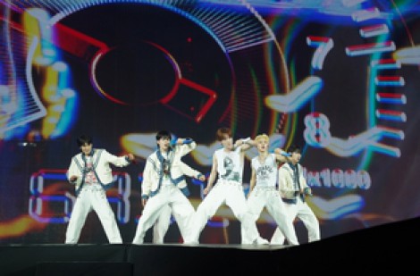 Hanbin của Tempest bật khóc trong concert đầu tiên tại quê nhà Việt Nam