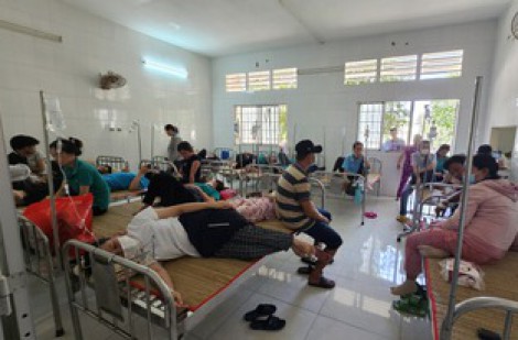 Hàng trăm công nhân nhập viện sau bữa cơm tại công ty ở Vĩnh Long