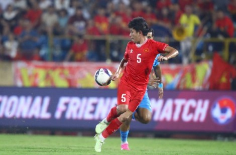 Hậu vệ trái ơi, anh đang ở đâu: Thầy Kim chờ anh!