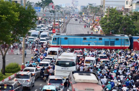 Hiểm họa đường ngang tại TPHCM: