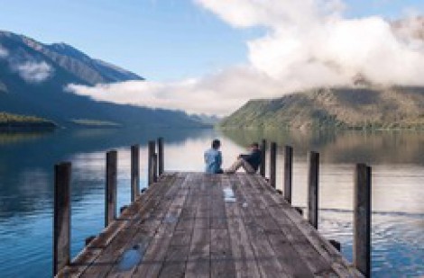 Hồ nước trong nhất thế giới, nơi du khách phải lau sạch giày dép khi ghé thăm