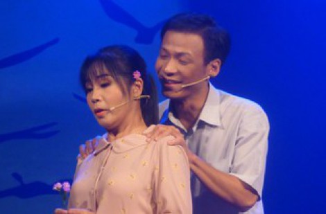 ”Hoa sắt” cứng cỏi mà rất mềm mại